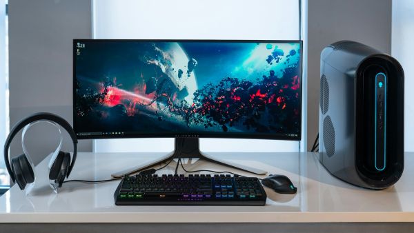 What Are the Trends in UK Computing Hardware for Small Businesses?