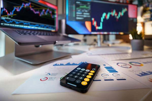 What opportunities exist for investors in the UK tech sector?